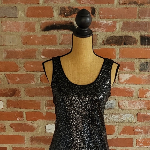 Banana Republic black sequined cotton/polyester small tank top - Picture 2 of 7